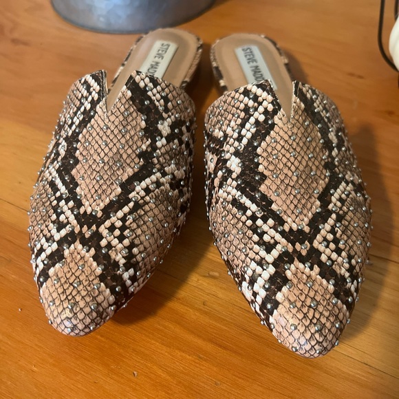 EUC Steve Madden Ally-M Studded Snake Skin Mules - Size 6.5 - Picture 2 of 6